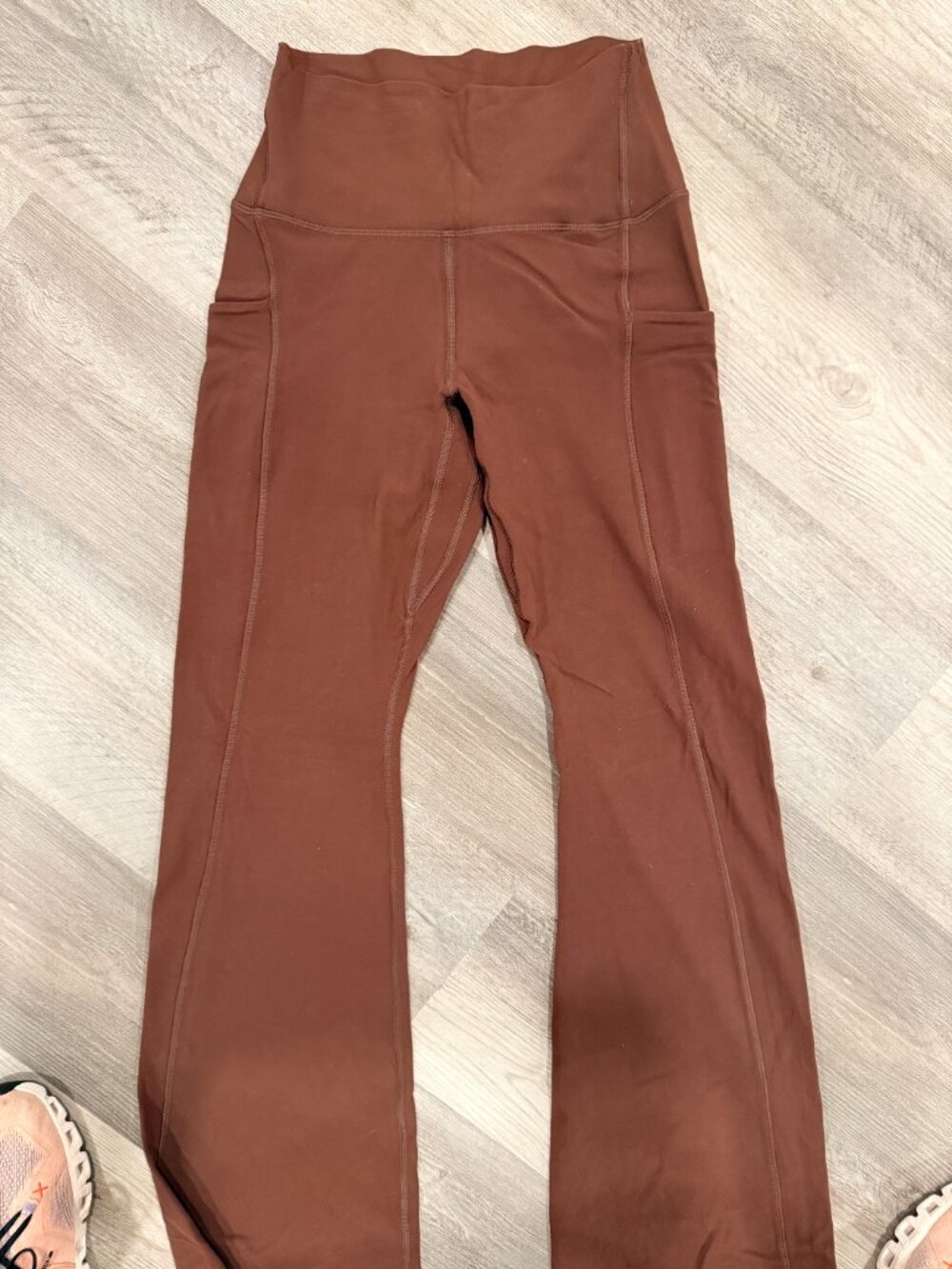 Aritzia Golden Brown High Rise Flare Leggings w/ Pockets Size 8 - Picture 3 of 3